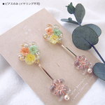 ●ピアスのみ● 花型のカボションと揺れる花＊clear