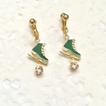 緑色のスケート靴♡氷に見立てたクリスタルを添えて。【イヤリング or ピアス】