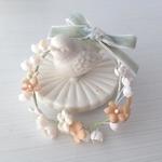 すずらんと忘れな草の花冠ブローチ