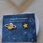 送料無料土星と星ピアス