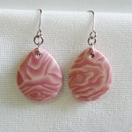 ピンク薔薇の平しずくピアス
