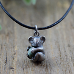 コアラ玉ペンダント　セラフィナイト　革ヒモネックレス付き