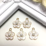     （再販）5個セット  パール付き カメリアチャーム(白)