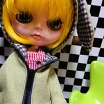 ブライス用のジップパーカーうさ耳つき1