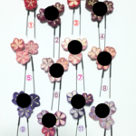 アレンジ自在・艷彩赤と紫の花Uピン(つまみ細工)・注文品