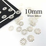 【入荷しました！！】❤️30枚入《シルバー10mm》花型 透かしパーツ❤️