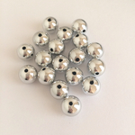 18個 12mm アクリルビーズ　シルバー
