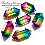 【光る魔法石✧】レインボー ミラキュラスクリスタル【約7.5ct！🔴紫外線で光る魔法の石🔴】約20×10mm【１個】セット【至高の輝きと色彩✧】極上ヘキサゴンカット