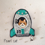 ロケット猫の刺繍ブローチ【29号】