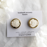 薔薇デザインボタンピアス／イヤリング