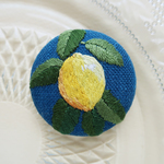 檸檬の手刺繍ブローチ