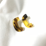 023-alphabet C or telephone receiver？/ピアス