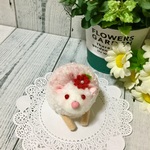 ハリネズミぬいぐるみ☆白×ピンク(ルビーアイ・赤いお花つき)