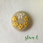 小花のリース🌸刺繍ブローチ   ヘアゴム