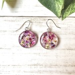 押し花と天然石のサークル(イヤリング・ピアス)　　押し花/ガーネット/ホログラム/レジン/金具