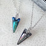 スワロフスキー ネックレス。シルバーナイトとバミューダブルー。男女兼用 メンズ ネックレス。青い石