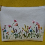 花畑刺繍　ポーチ　