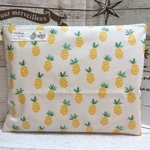 【sale】【訳あり】パイン柄＊ラミネート＊ビッグポーチ＊オムツポーチ