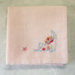 【再販】〈手刺繍〉花猫☆ふわふわWガーゼハンカチ