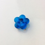 クリアブルーの花帯留