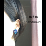 ネイビーの花柄ピアス♡くるみボタン