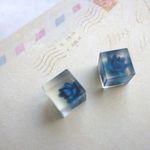 水中花一輪ピアス・イヤリング(ロイヤルブルー）