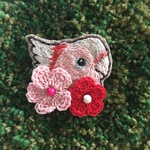 クルマサカオウムの刺繍ブローチ