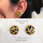 ゴールド×ブラックデザインボタンピアス／イヤリング