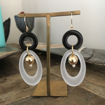 大人シックなドイツ製アクリルビーズピアス