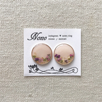 beigeフラワーアーチピアス