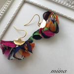 ピンクベージュフラワータッセルパールピアス