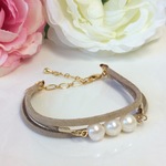 ♡特別価格♡ブラウンベージュのスエードと淡水パールのブレスレット
