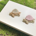 お菓子なリクガメのブローチ（陶器）
