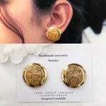 イギリス輸入 ベージュデザインボタンピアス／イヤリング