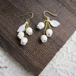 100番レース糸で編んだスズランのピアス