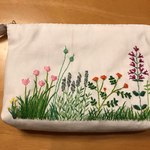 手刺繍ポーチ