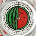 夏にぴったりスイカの腕時計