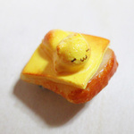 食パンブローチ　おやすみニャンコ＜チーズ＞