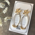 お花のオーバルフープフープピアス・イヤリング