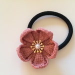 つまみ細工 ふわふわ小花の髪ゴム（灰桜）