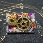 硝子歯車飴帯留め（濃桃色）蓄光チップ入り