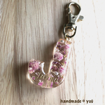 名入れオーダー❁お花のイニシャルキーホルダー♡かすみ草  名前