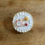 陶ブローチ 木の実のプレート
