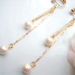 two pearl  ～華やか～【イヤリング】ゆらゆら  揺れる  国産コットンパール     秋  冬  クリスマス