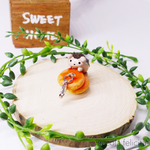 受注生産【ハリネズミとホットケーキのチャーム】