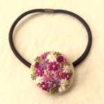 白ピンク紫の花ブーケ刺繍 くるみボタンヘアゴム