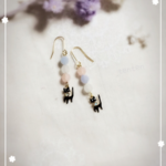 黒ネコとキャンディビーズのピアス