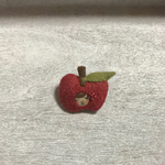 りんごちゃんのブローチ