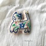  のほほん はなねこさん🐈只今お散歩中 刺繍ブローチ 