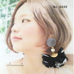 No.A440  ベロア調▸︎▹︎ビーズとフラワータッセル❁︎ ピアス / イヤリング